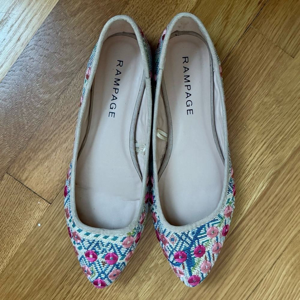 EUC embroidered pointed-toe ballet flat